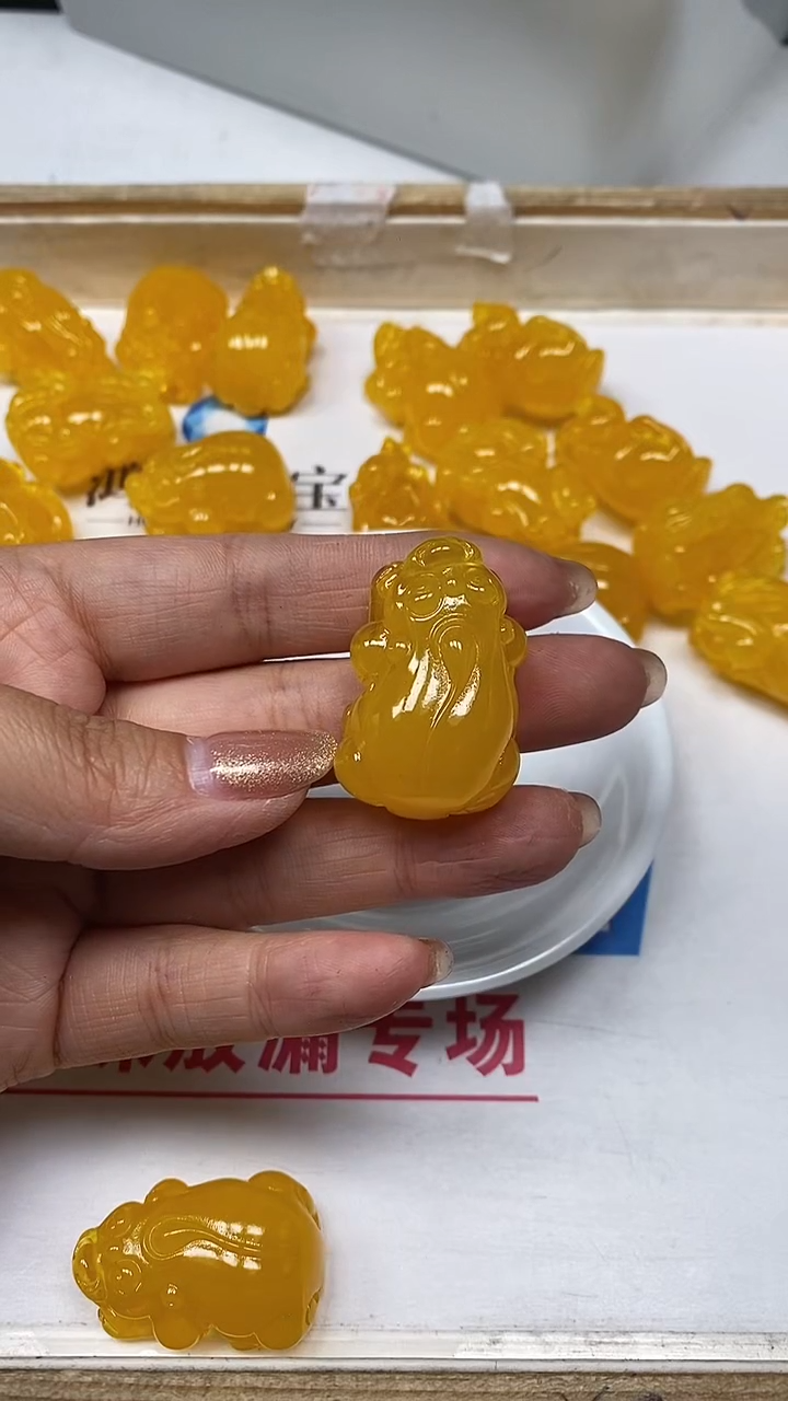 【闪购商品】蜜蜡裸石未镶嵌M445蜜蜡大貔貅（吊坠孔） 1个10元