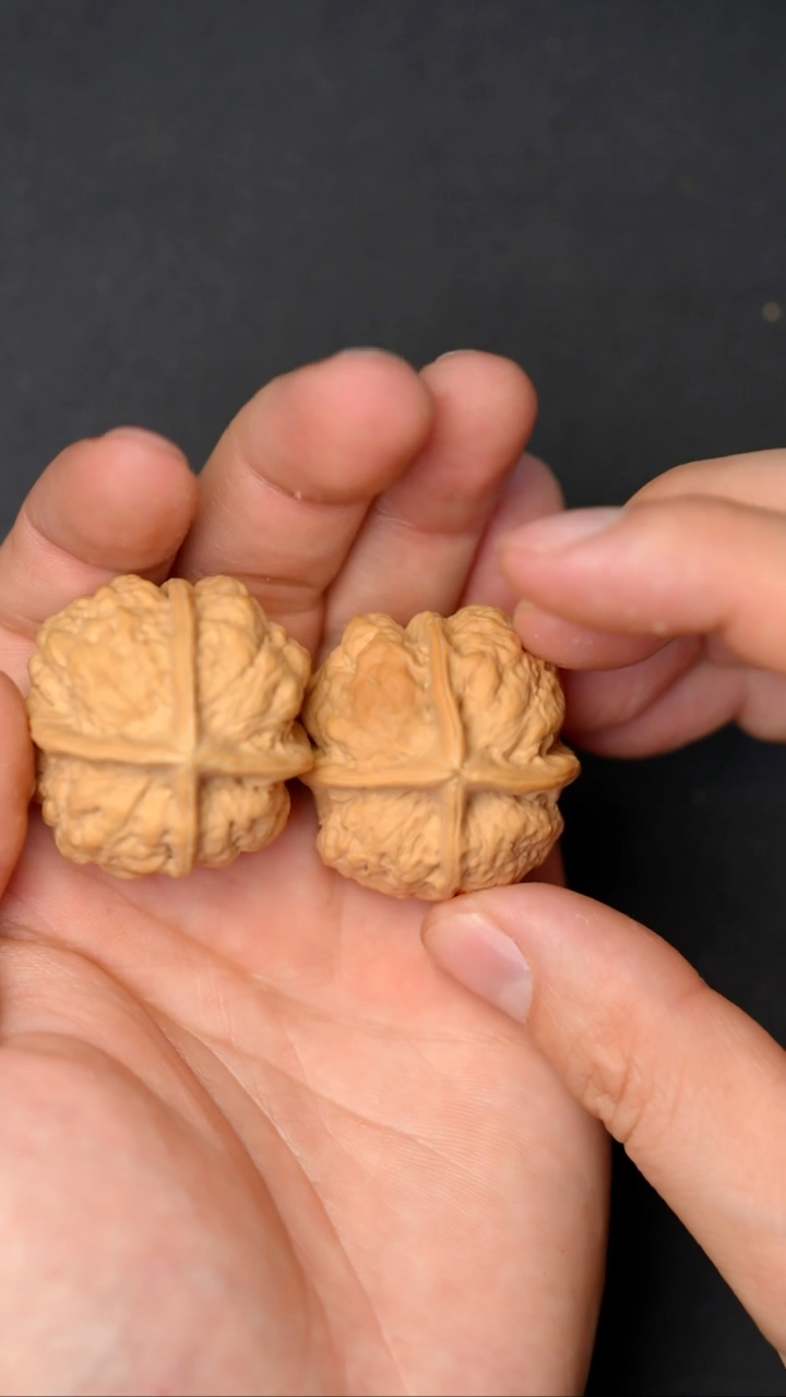 【闪购商品】文玩核桃把件云铁四棱