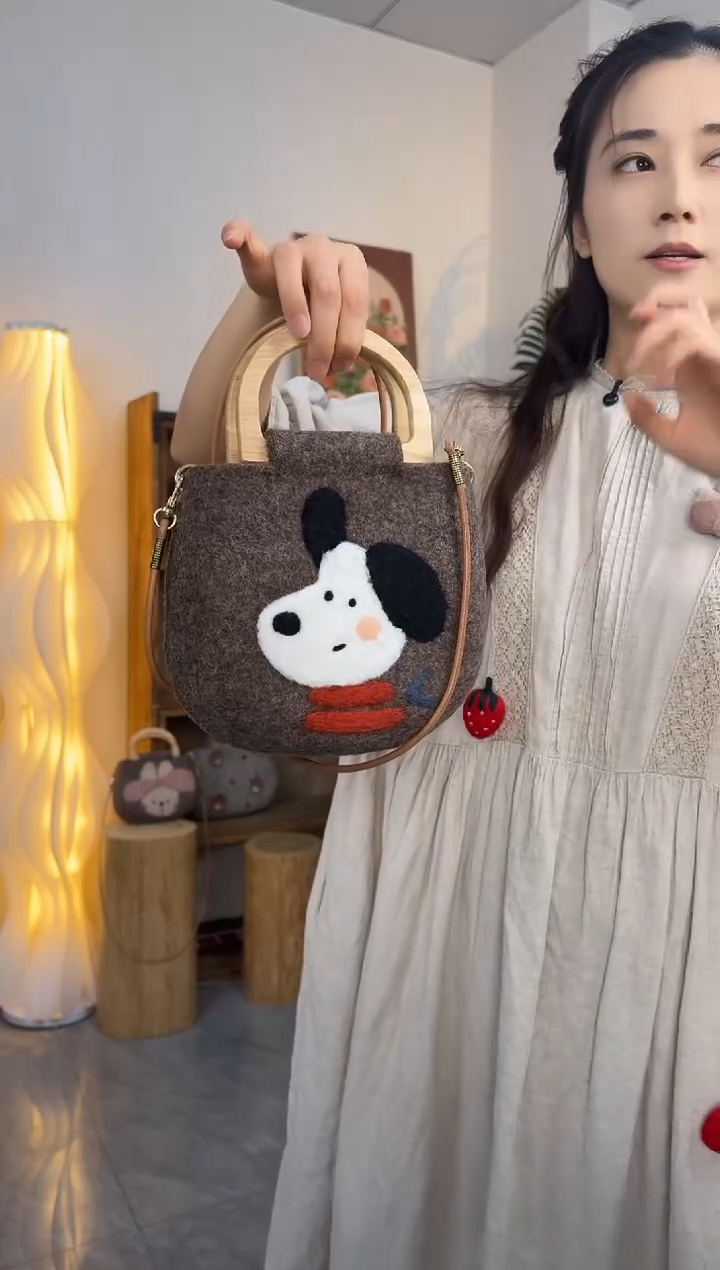 羊毛非遗纯手工 羊毛毡包包