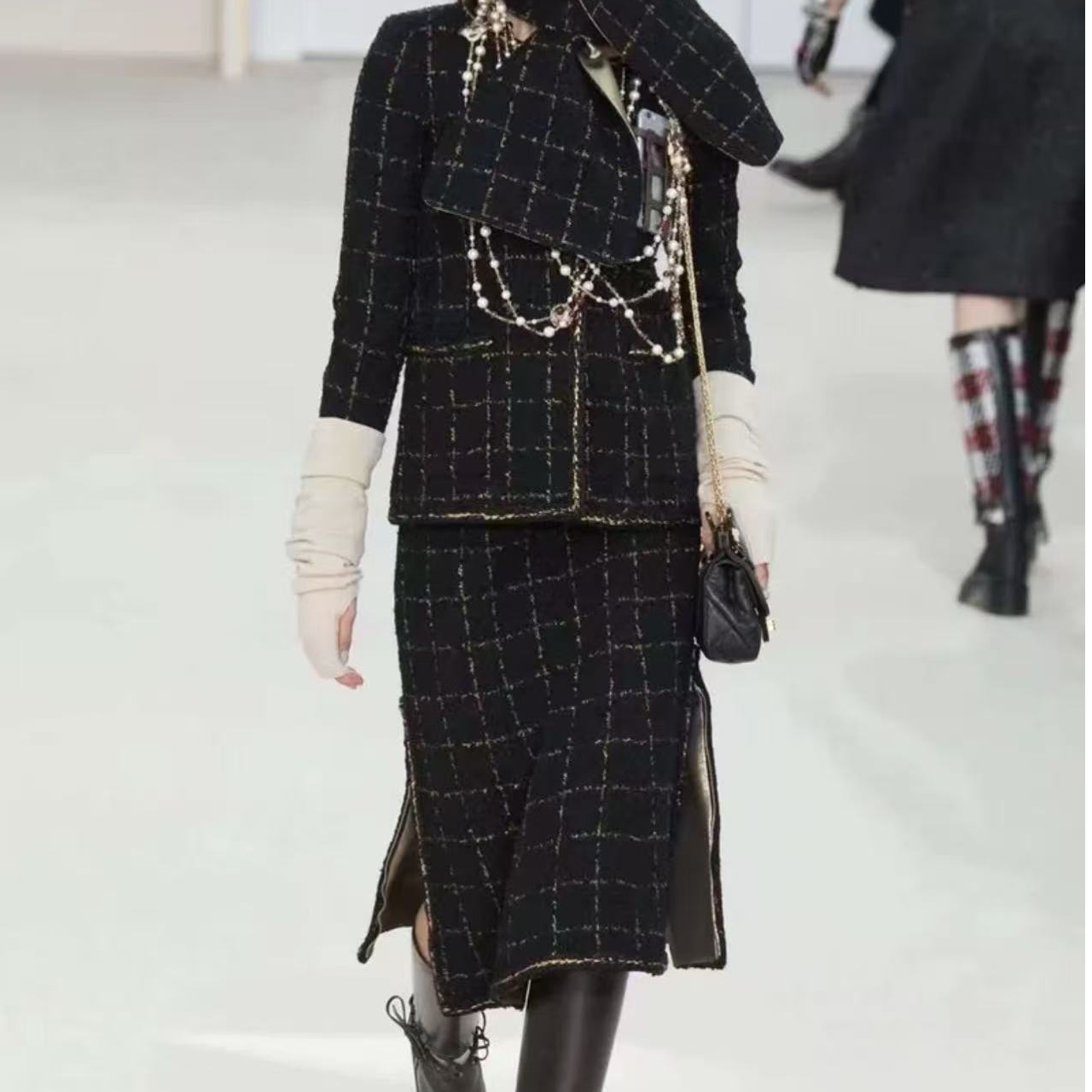 99新 Chanel/香奈儿 椅子系列黑色粗花呢半金丝半裙/f40/编号2169