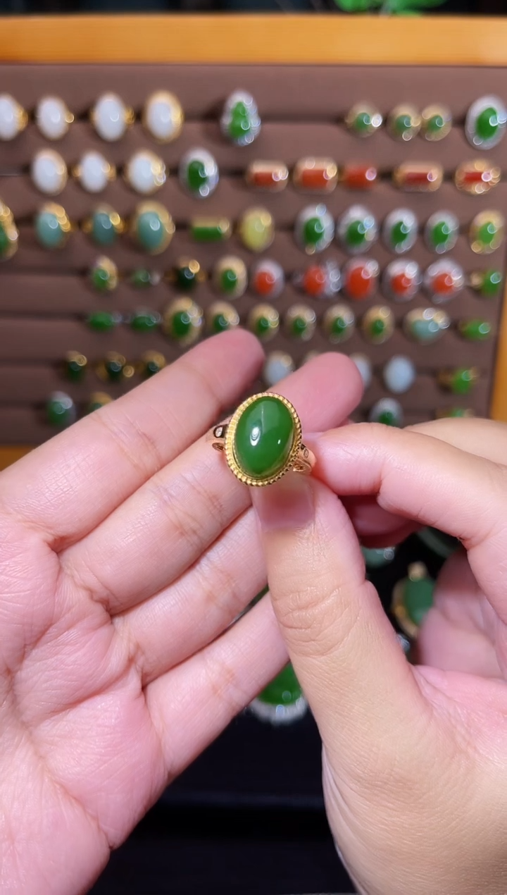 【闪购商品】和田玉戒指18K金镶嵌碧玉菠菜绿戒指