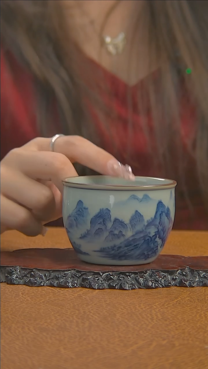 景德镇青花山水主人杯