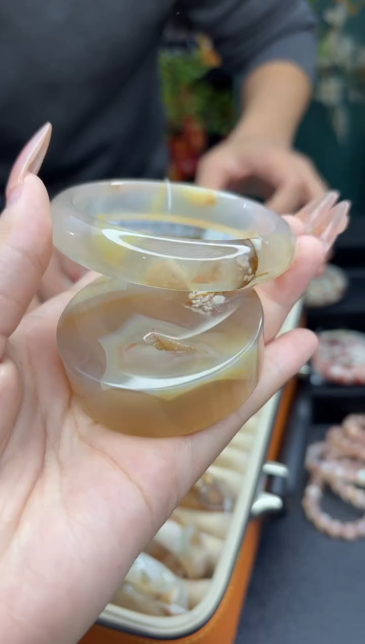 【闪购商品】石英质玉手镯未镶嵌570（58圈赠送镯心）