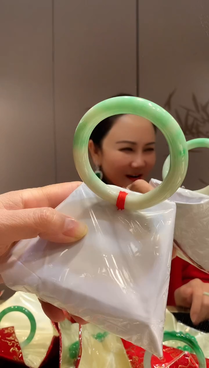 【闪购商品】翡翠手镯未镶嵌手镯