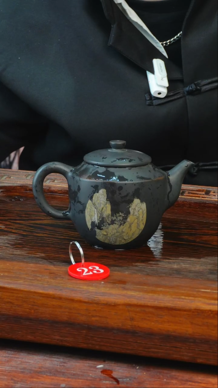 23号逢春紫陶全手工黑色还原烧书法刻填云泉壶330ml（微微瑕）