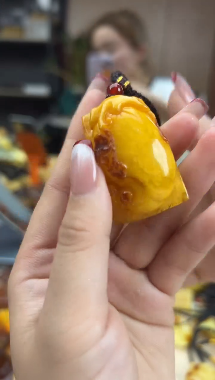 【闪购商品】琥珀裸石未镶嵌蜜蜡吊坠