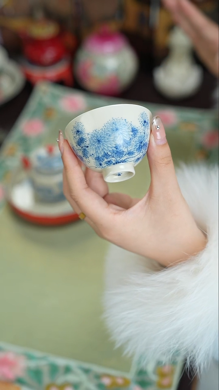 雨香斋景德镇手工手绘菊花鸡心杯