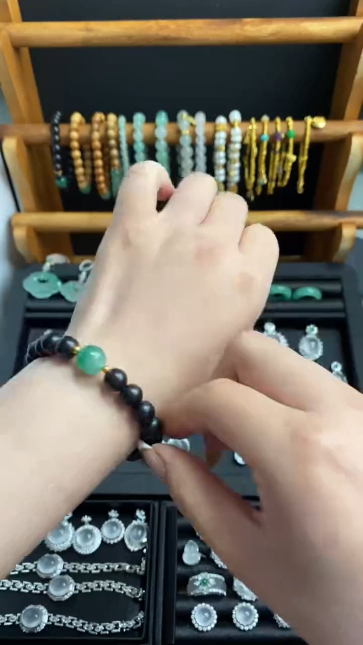 未镶嵌石英质玉（非洲翠）珠宝奇石天然非洲翠手串