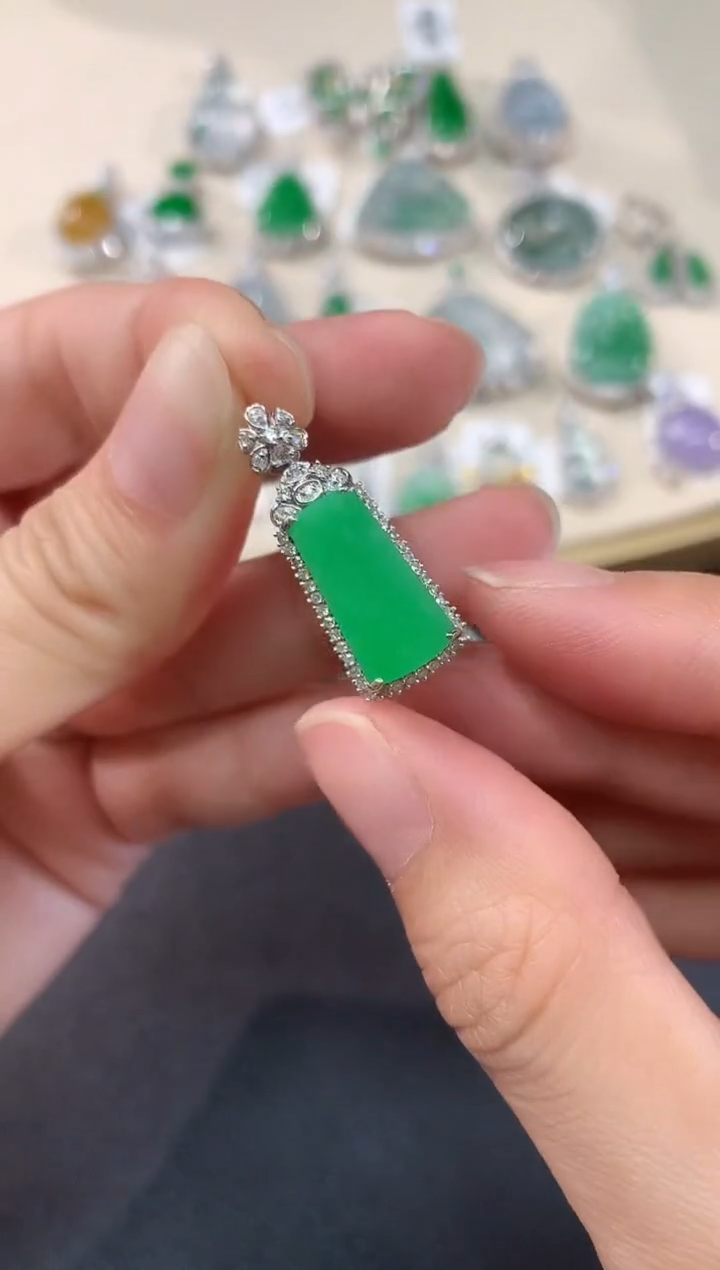 【闪购商品】翡翠吊坠(不含链)18K金镶嵌D324|6980