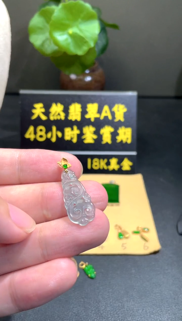 颈饰18K金镶嵌翡翠翡翠A货