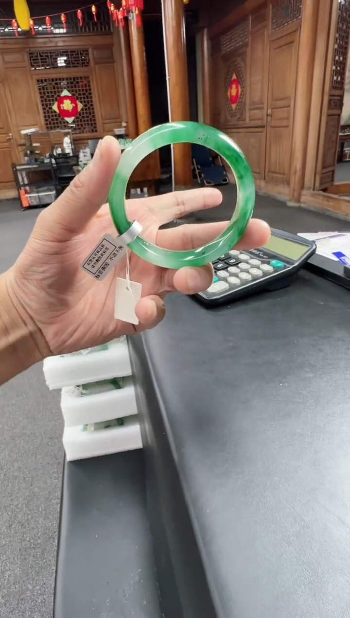 【闪购商品】石英质玉手镯未镶嵌1