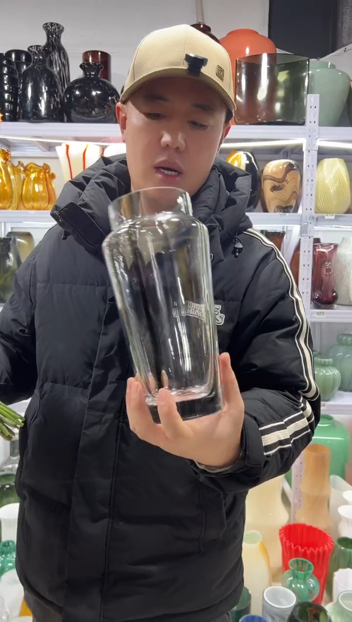 透明黑条纹花瓶...