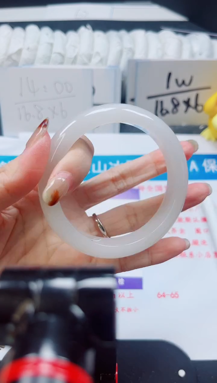 【闪购商品】石英质玉未镶嵌手镯527