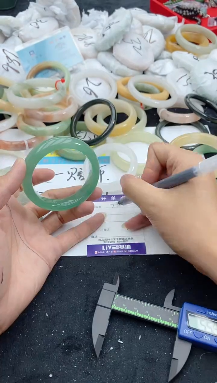 【闪购商品】石英质玉手镯未镶嵌77+56-57