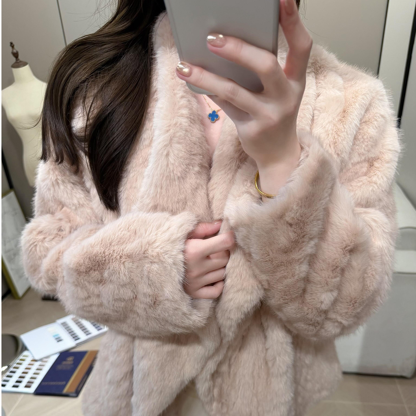 柔雾奶兔千金感软软温柔兔绒2025环保草草矜贵大翻领保暖加厚外套