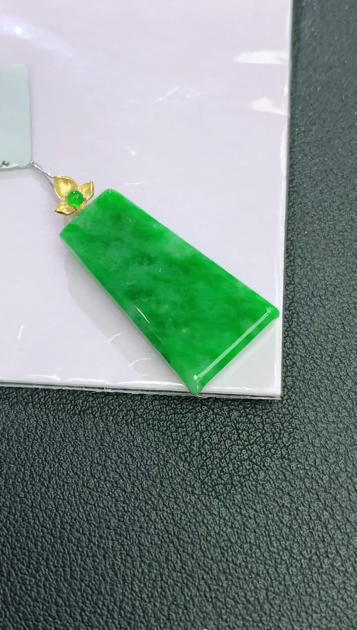 颈饰18K金镶嵌翡翠赠礼盒证书 麦麦