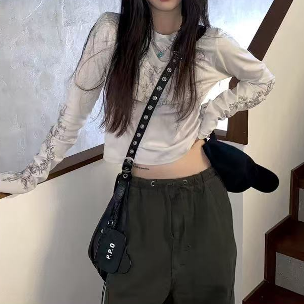 复古印花短款百搭T恤女早秋新款修身显瘦长袖设计感小众上衣 