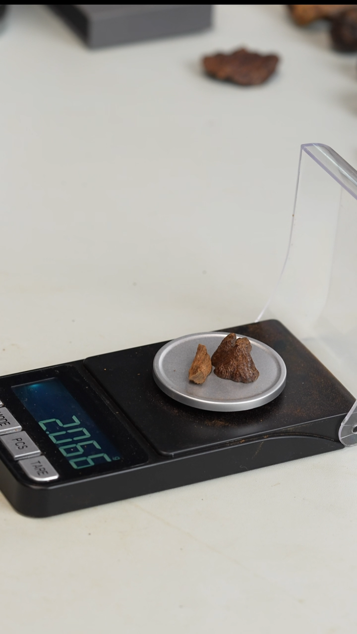 沉香沉香碎屑富森红土沉水料2g