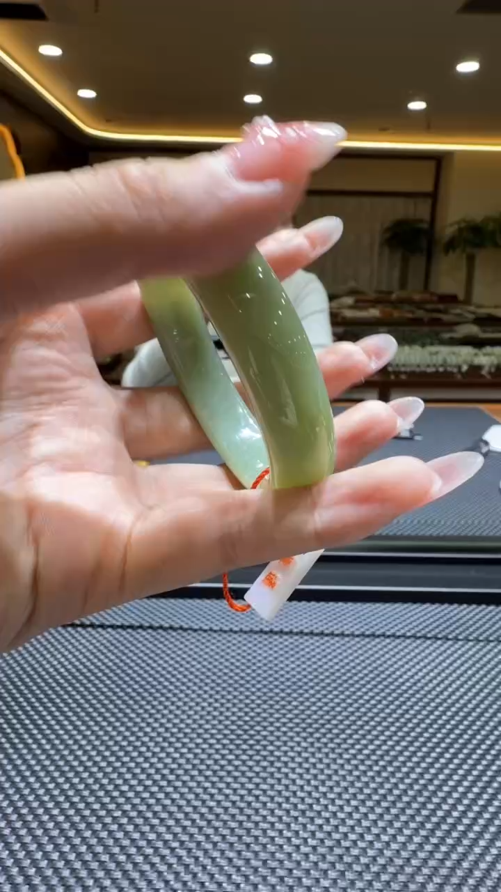 颈饰未镶嵌和田玉手镯52