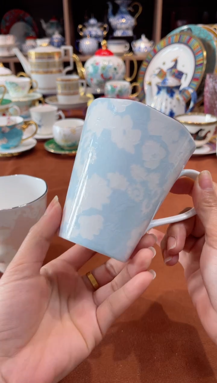 【闪购商品】瓷片樱花蓝马克杯······