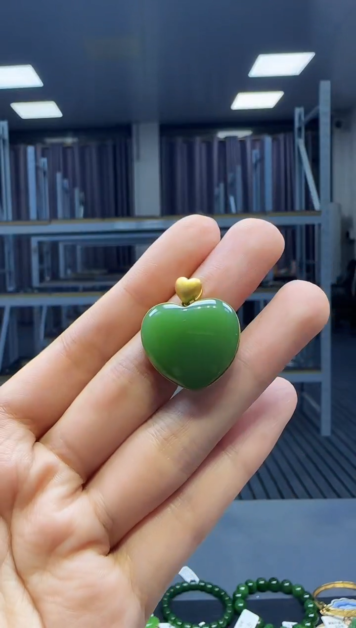 和田玉18K金镶嵌挂件1