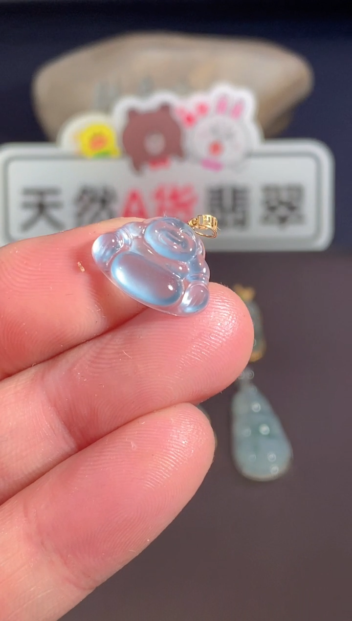 颈饰18K金镶嵌翡翠   