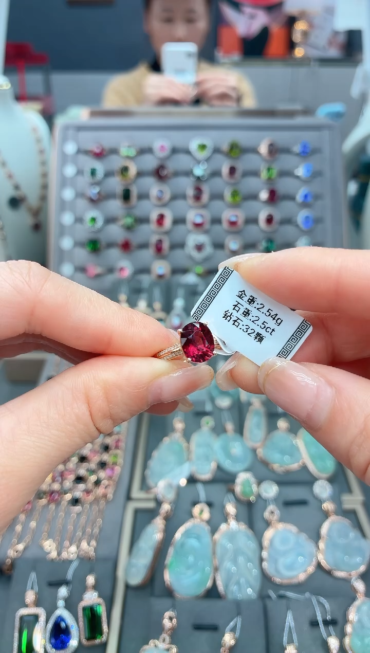 18K金镶嵌戒指碧玺2.5           