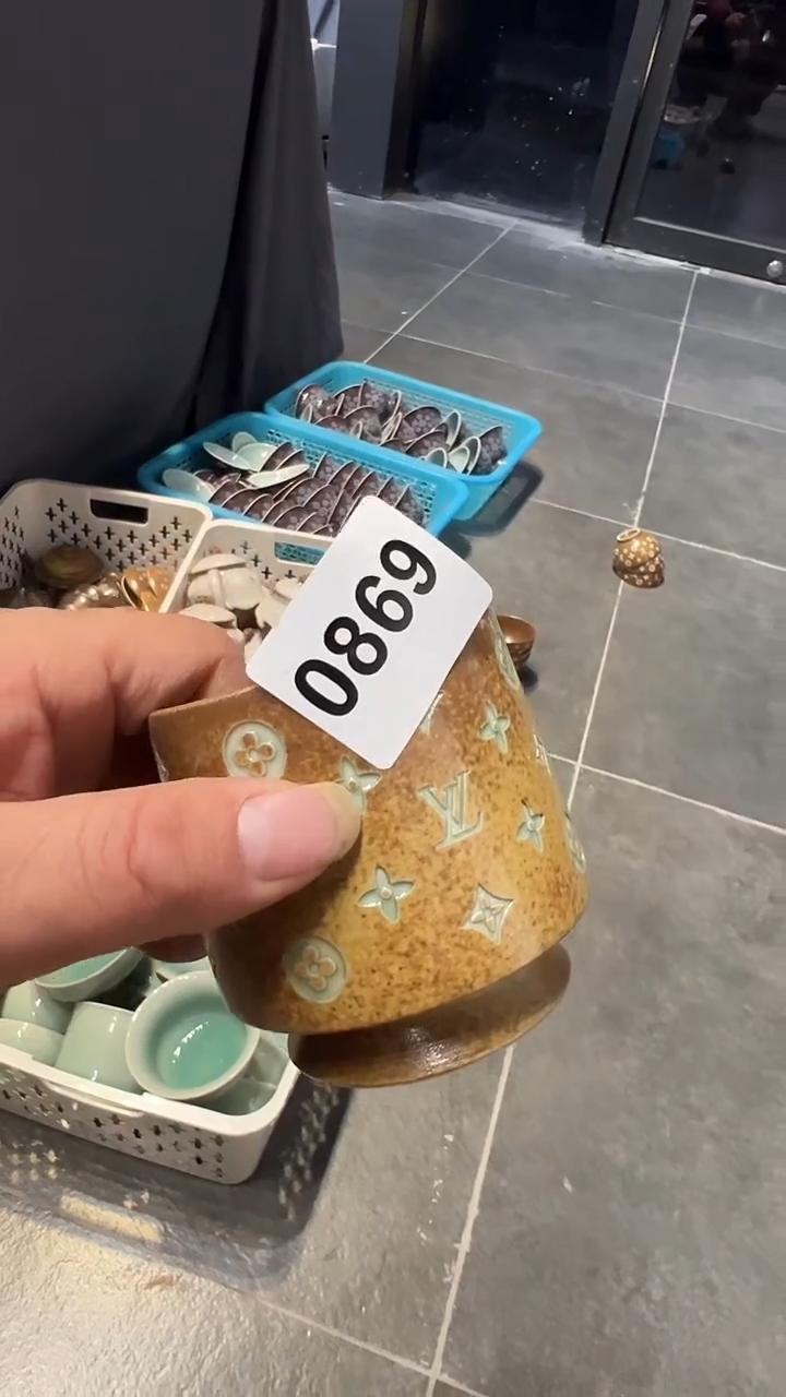 龙泉窑老花威士忌杯微瑕0869