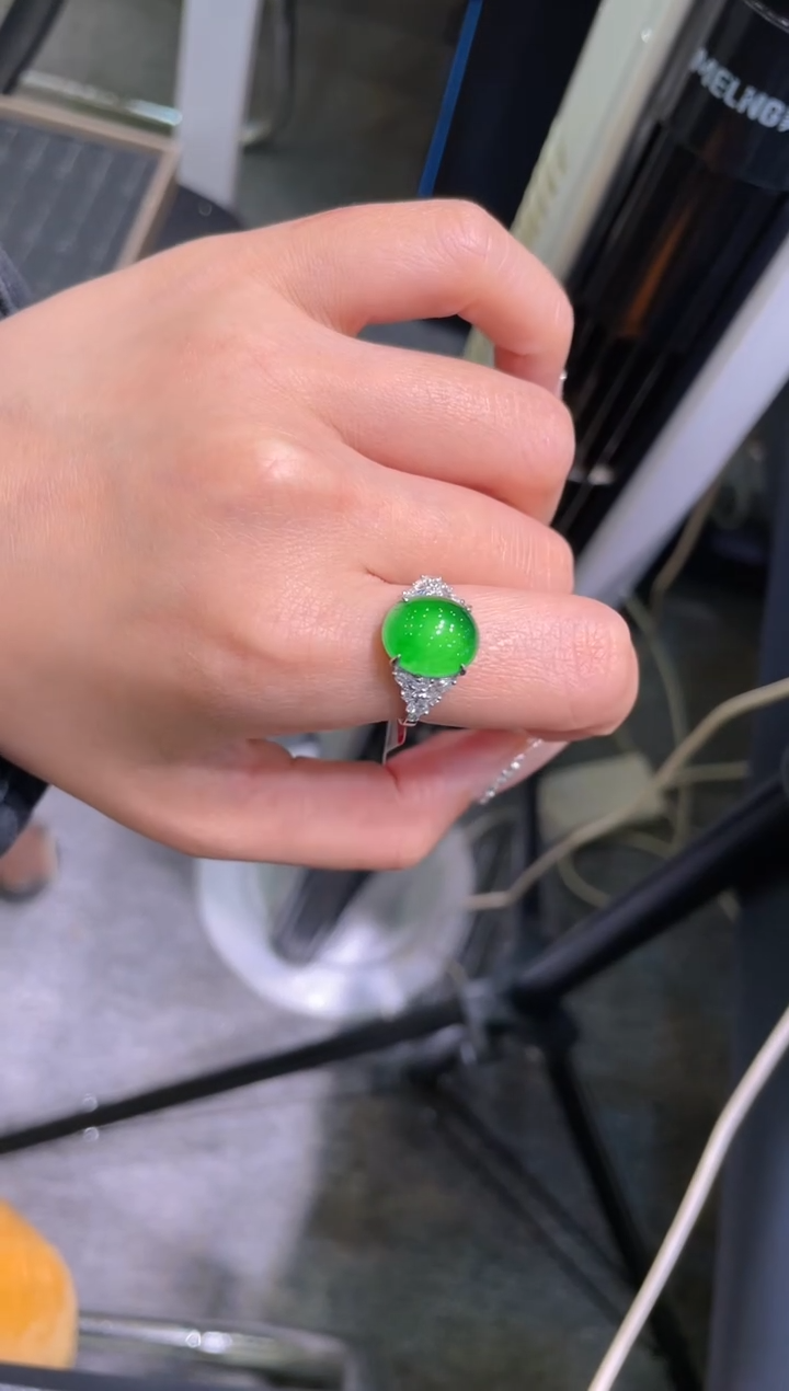 【闪购商品】翡翠吊坠(不含链)18K金镶嵌A65