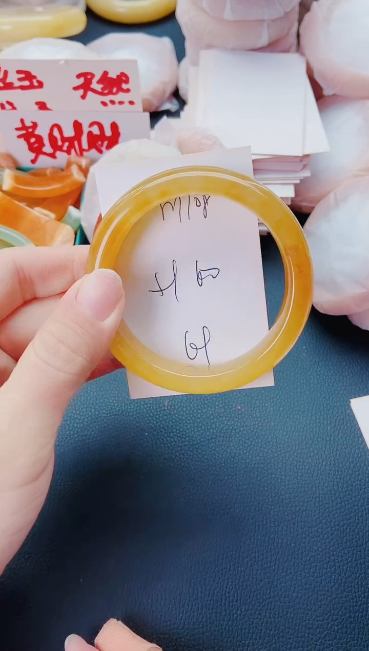 【闪购商品】石英质玉手镯未镶嵌M108-59-60