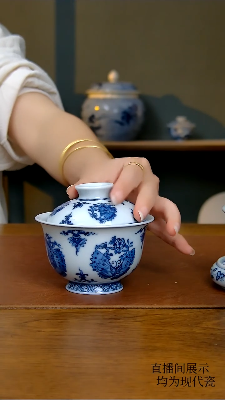 其他团蝶两才盖碗(柴窑)  