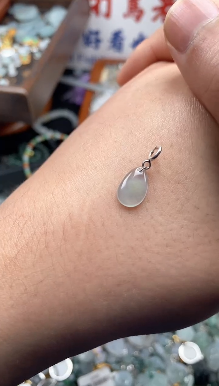 【闪购商品】翡翠颈饰未镶嵌哥哥