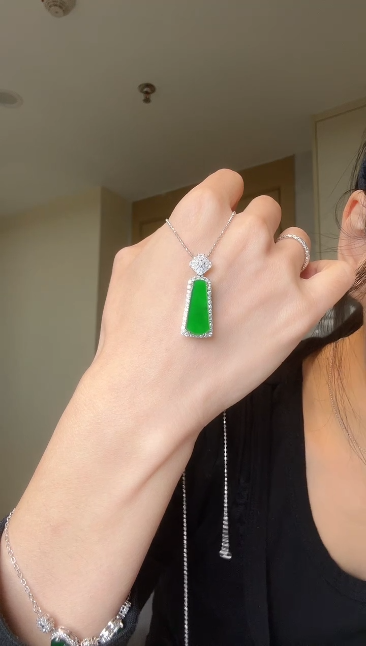 【闪购商品】翡翠吊坠(不含链)银S925镶嵌天然翡翠吊坠