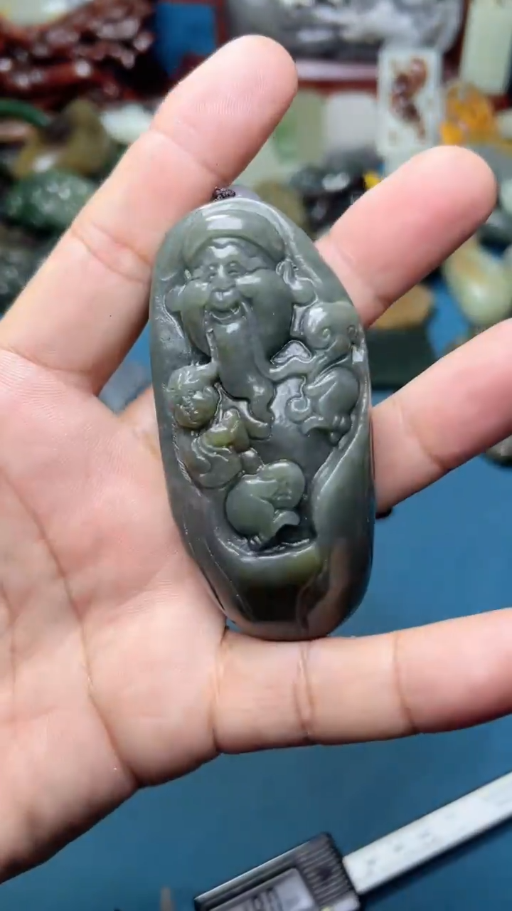 和田玉未镶嵌把件.