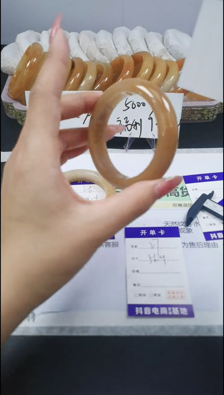 【闪购商品】石英质玉手镯合金27/56.9