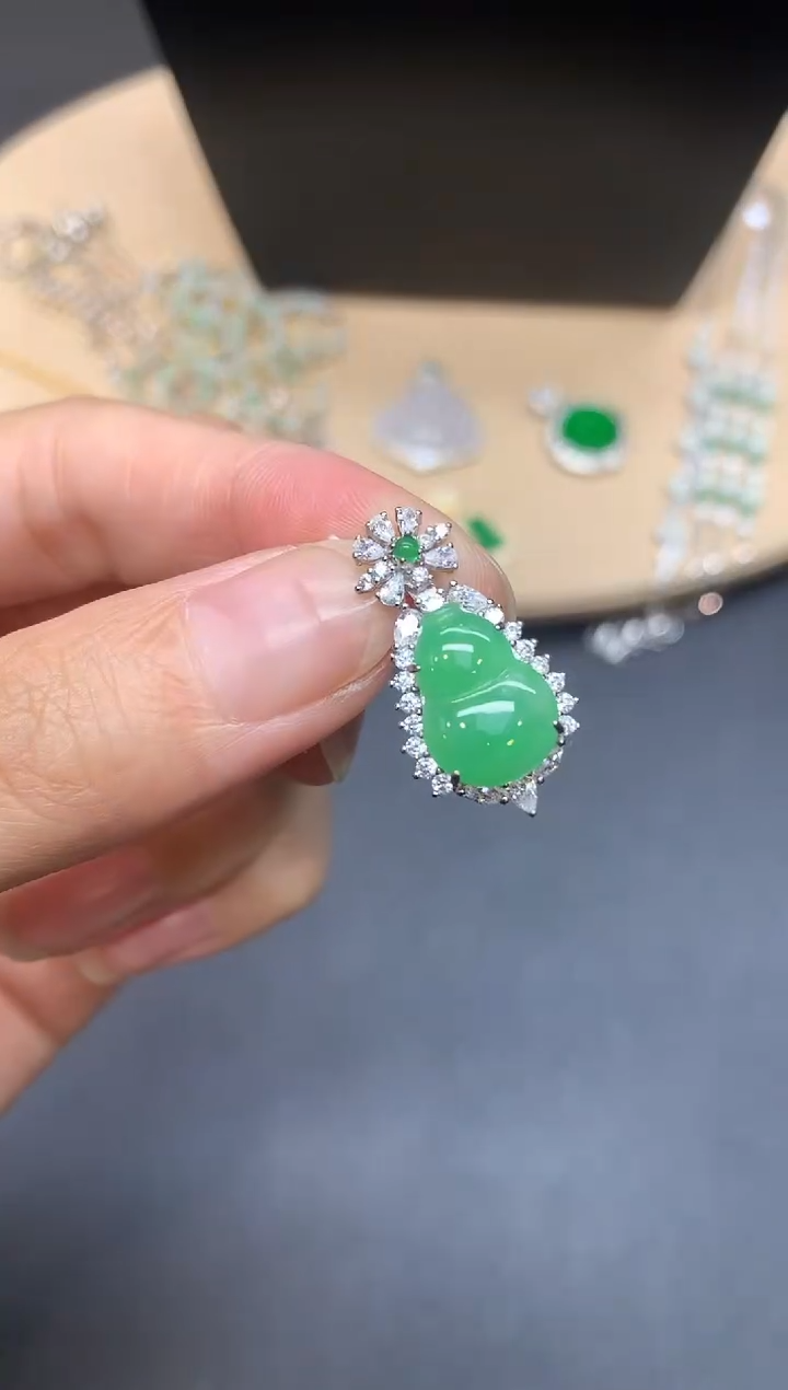 【闪购商品】翡翠吊坠(不含链)银S925镶嵌葫芦【无服务费】
