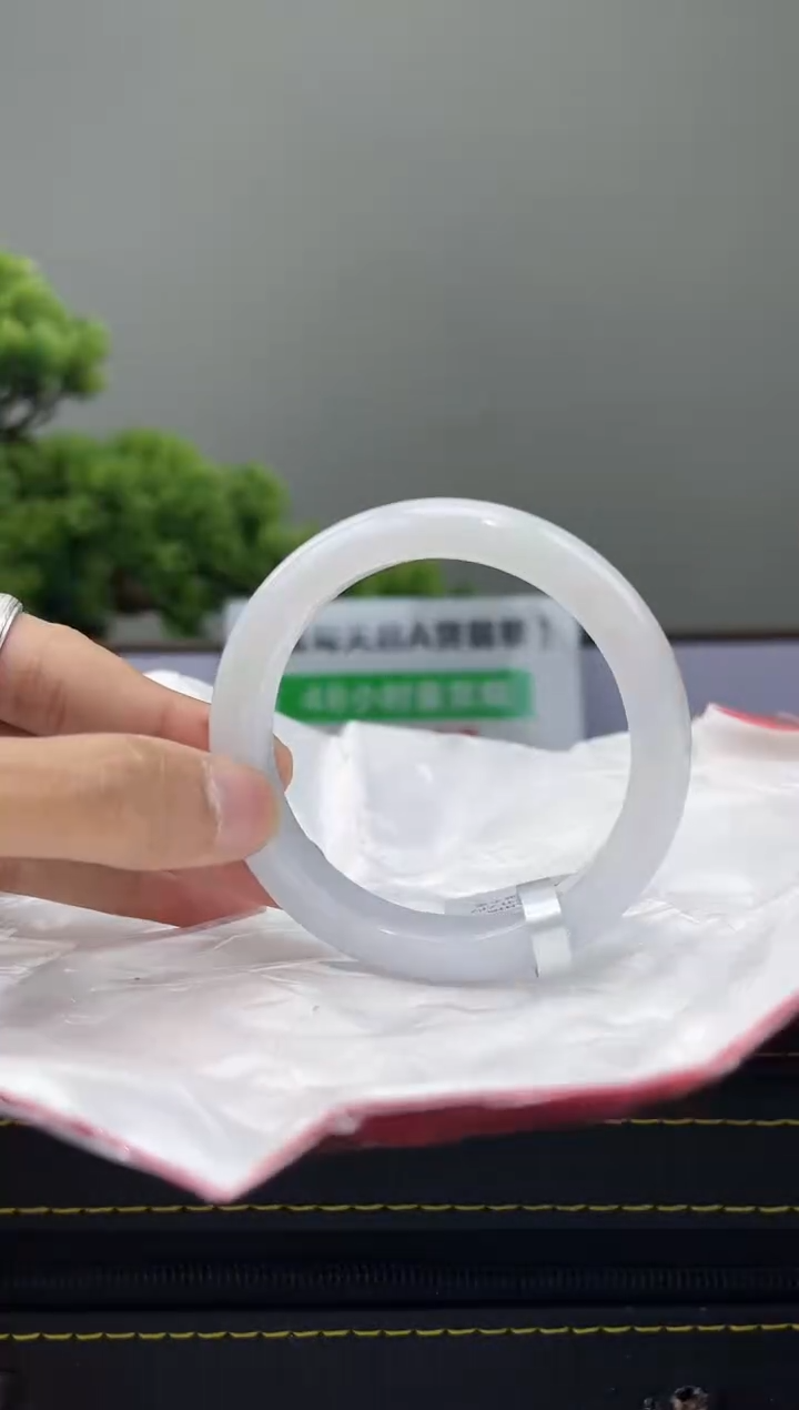 【闪购商品】翡翠手镯未镶嵌手镯7