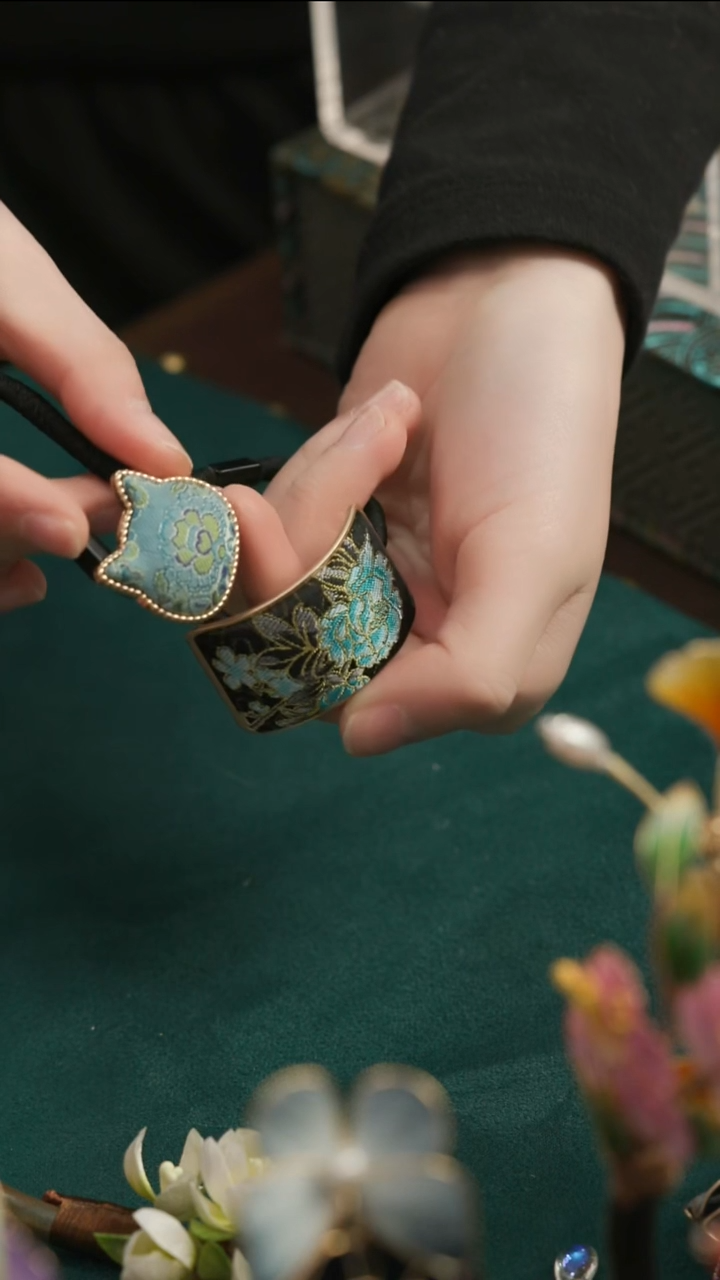 刺绣湘传礼宋锦发绳一对