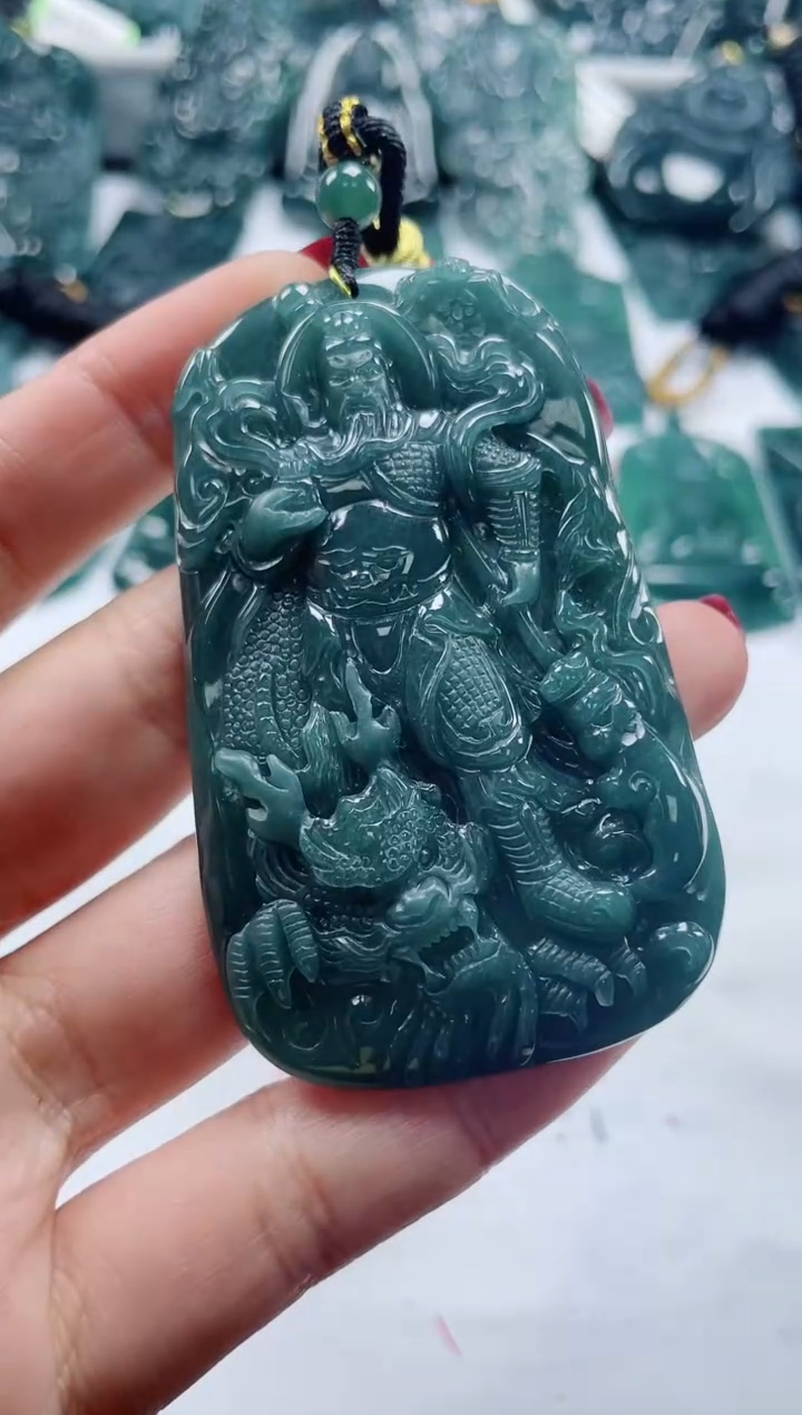 【闪购商品】翡翠颈饰未镶嵌           