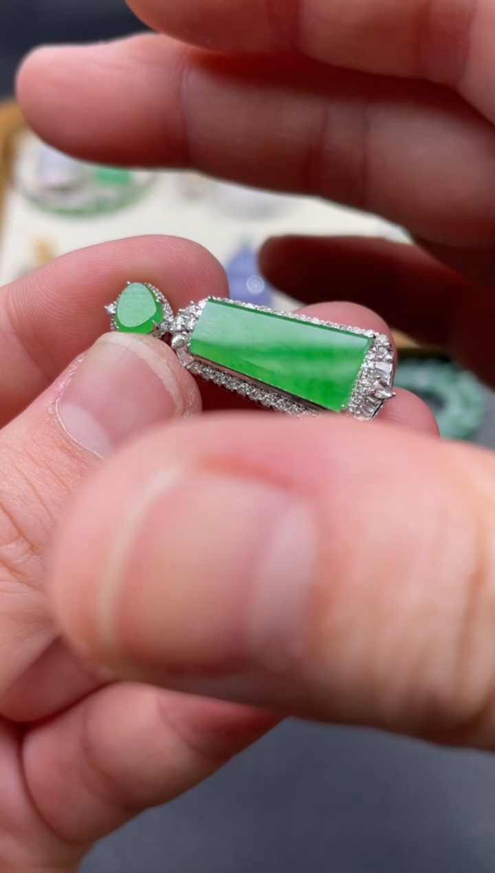 【闪购商品】翡翠颈饰18K金镶嵌20........