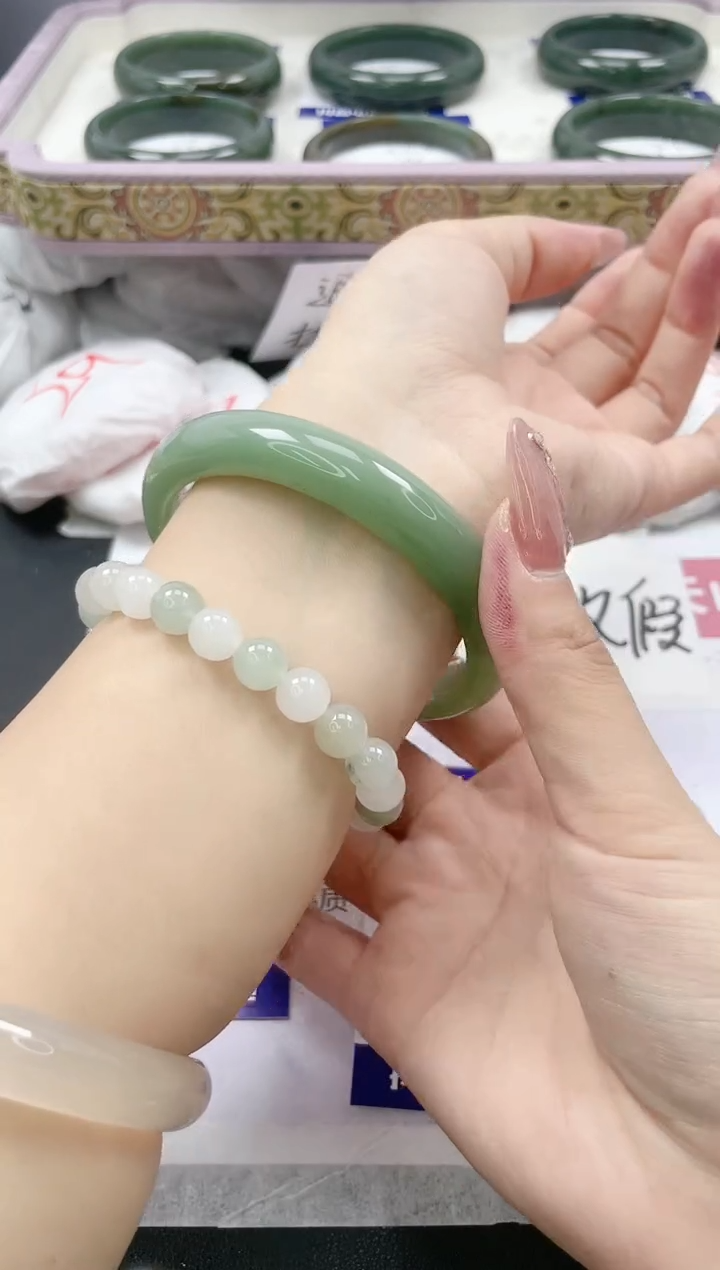 【闪购商品】石英质玉手镯未镶嵌198/64.5