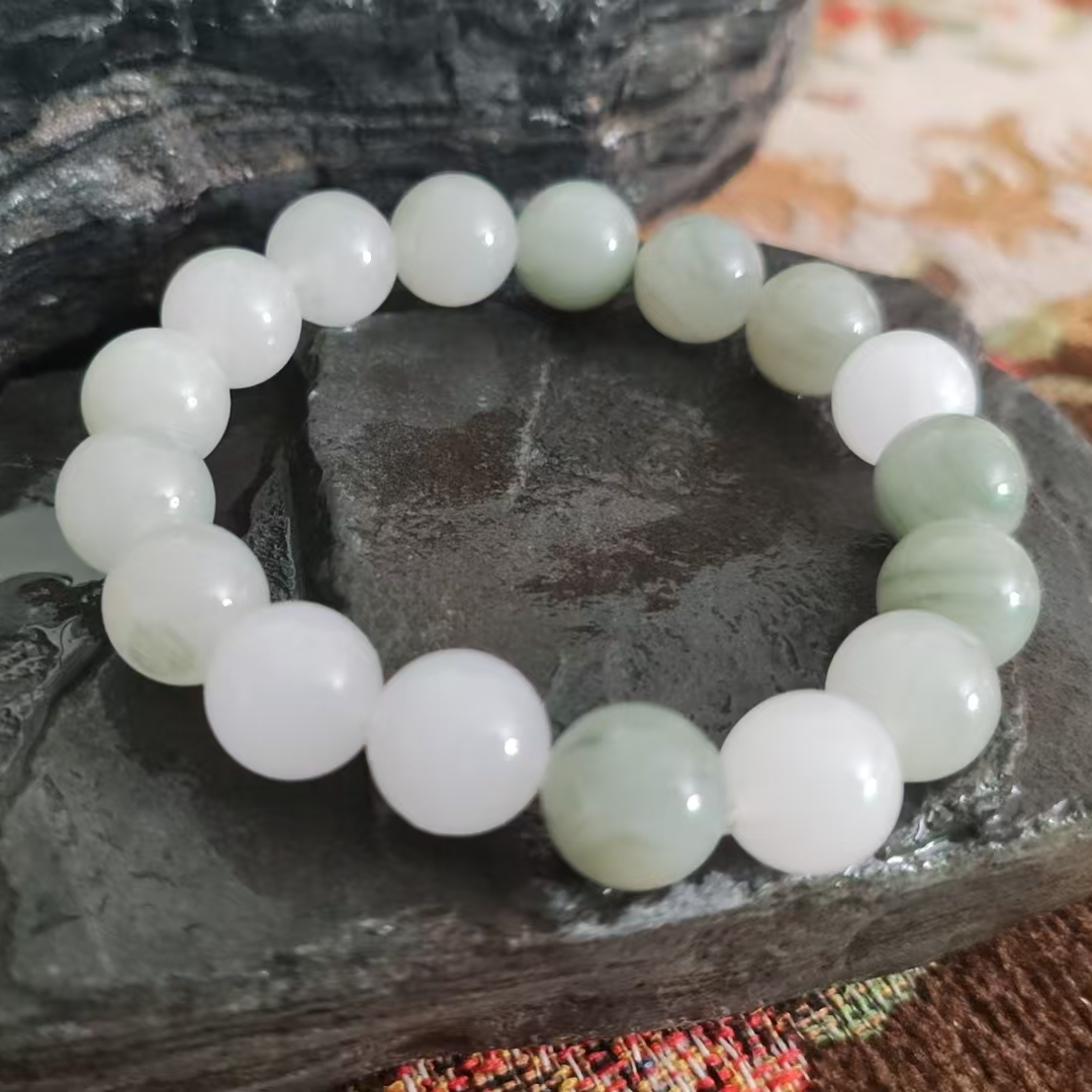 SH0793新疆金丝玉石英岩玉时尚手串