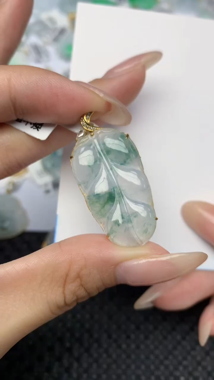 翡翠18K金镶嵌颈饰天然翡翠a货