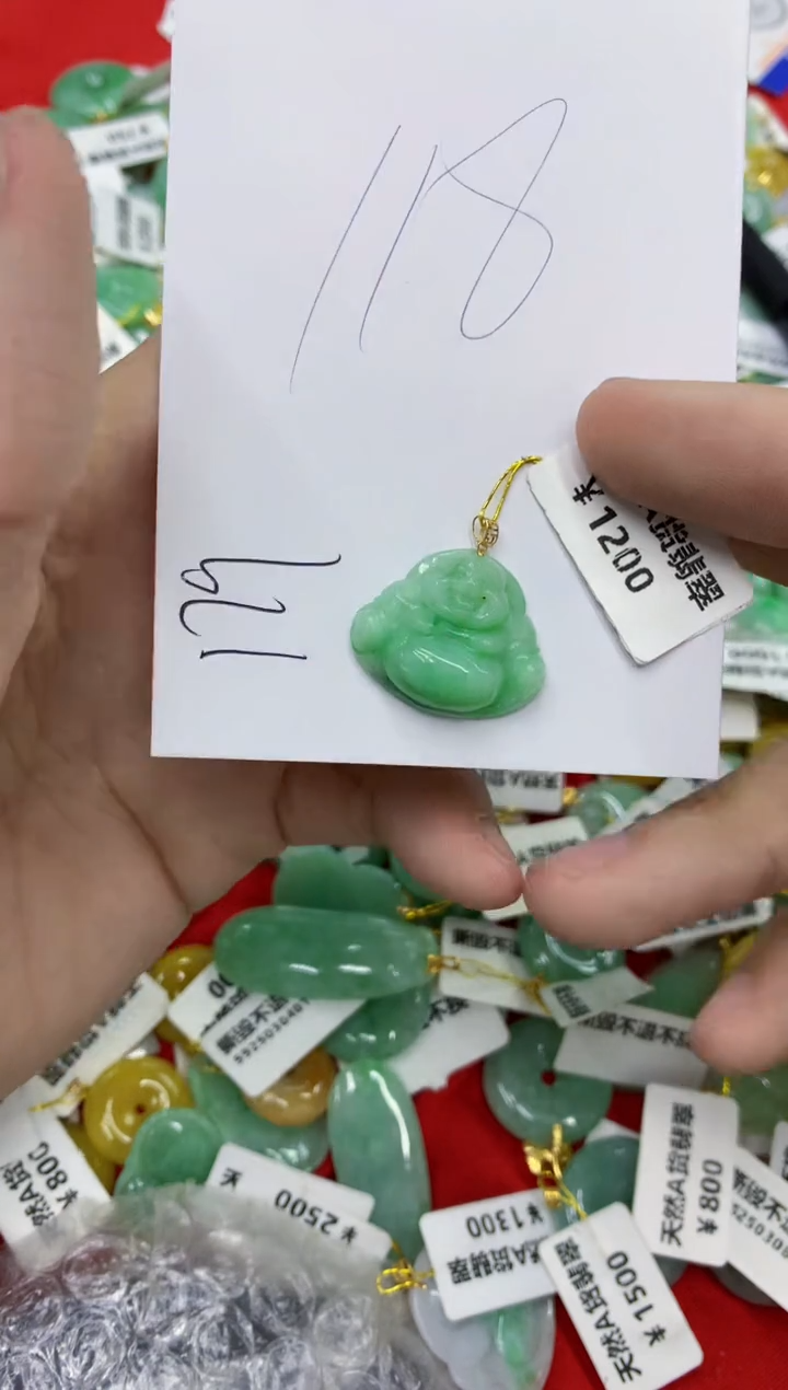 翡翠18K金镶嵌颈饰11111111111