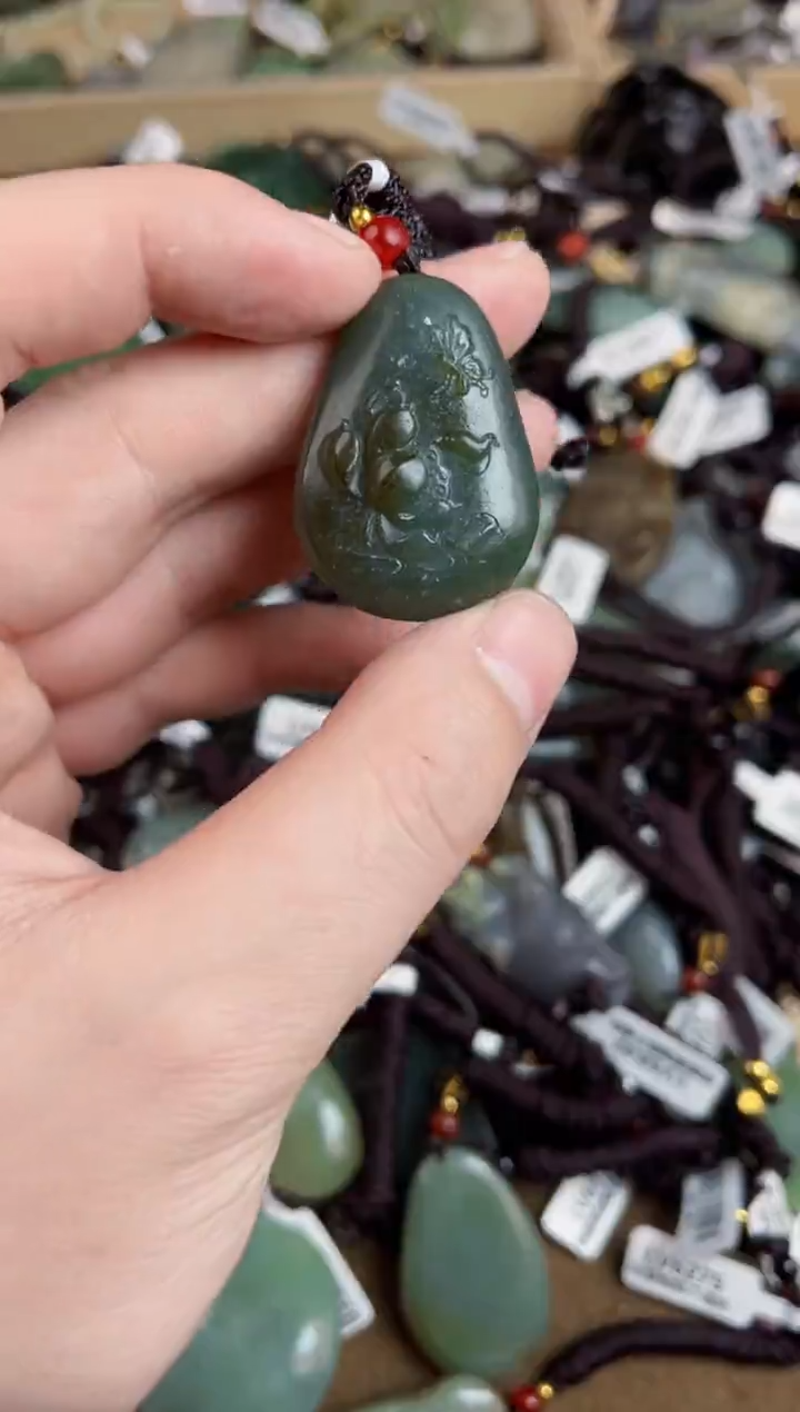 颈饰未镶嵌和田玉1