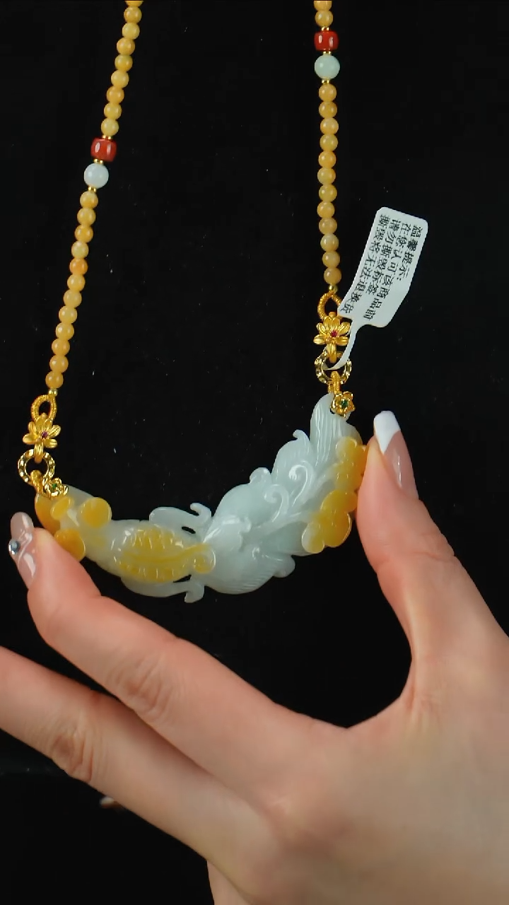 颈饰未镶嵌翡翠弯弯