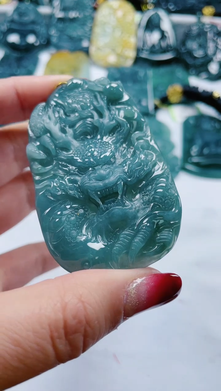 【闪购商品】翡翠颈饰未镶嵌            