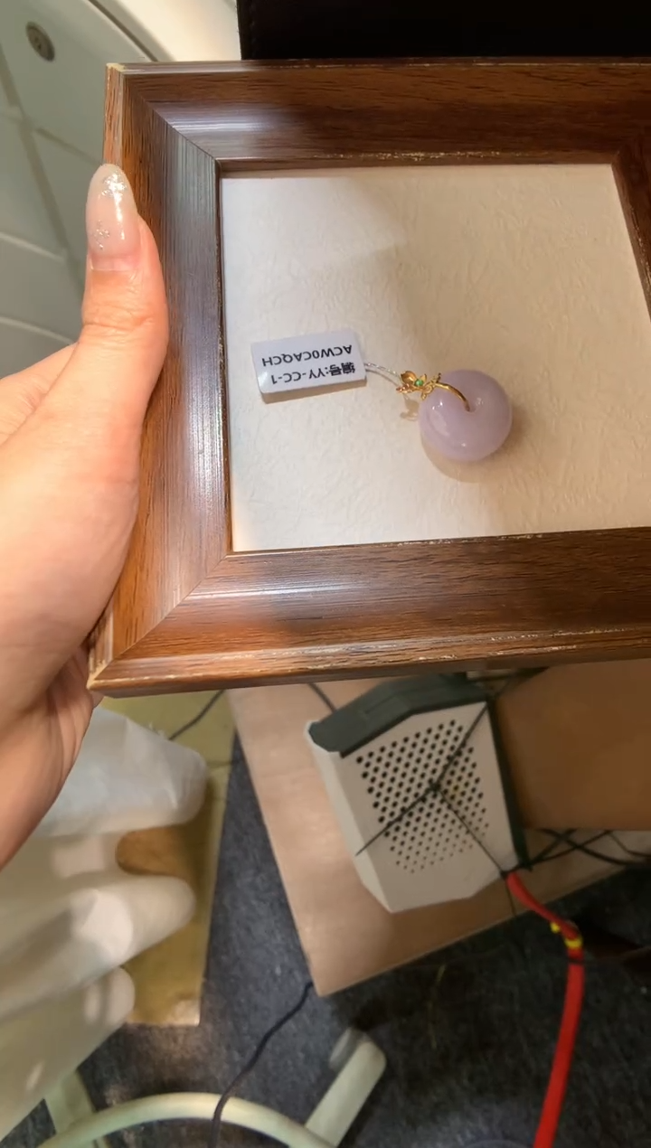 颈饰18K金镶嵌翡翠平安扣