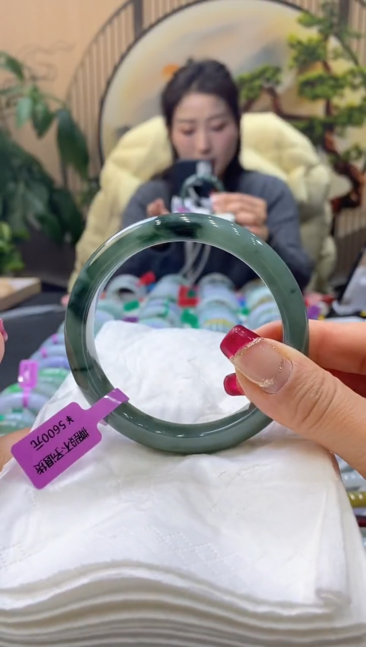 【闪购商品】翡翠手镯未镶嵌99919070