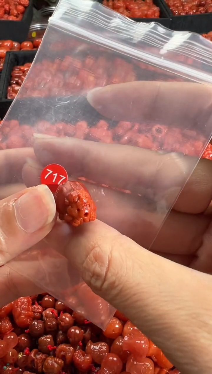 南红玛瑙未镶嵌颈饰1